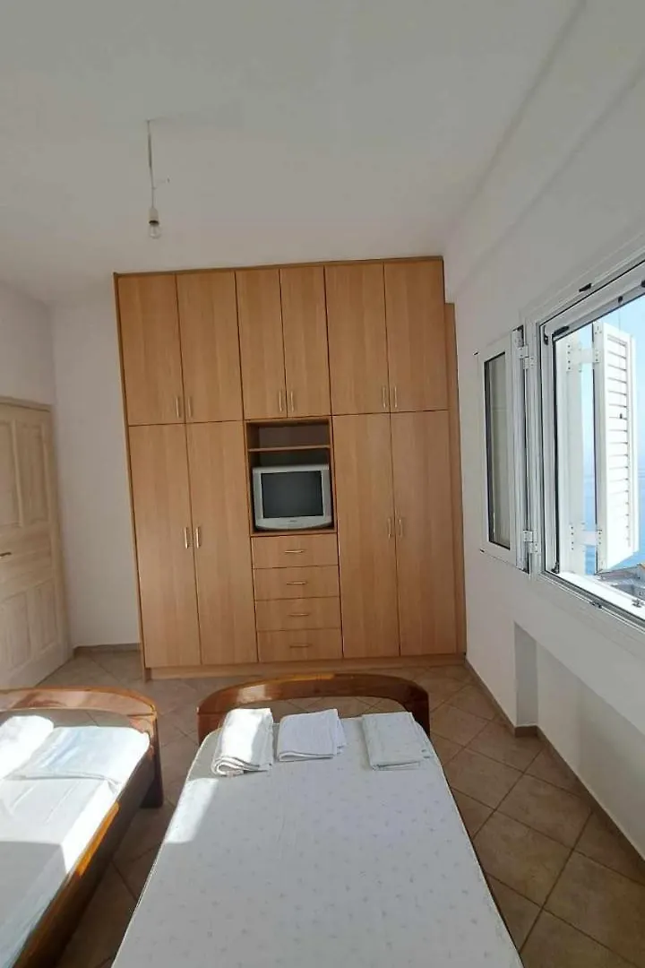 Villa Eleni Himare 0*,  Albania
